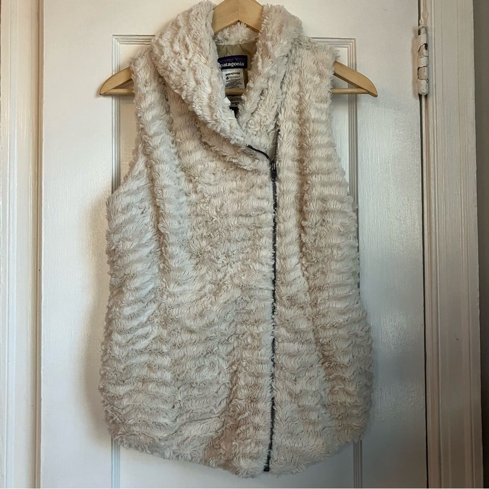 Patagonia Off-White Pelage Fuzzy Asymmetrical Zip Vest Women's M